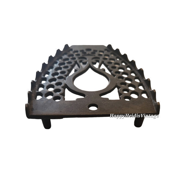 Antique Ironing Iron Trivet‎ Pot Stand Flat Tip Pierced Vessel Pattern Kitchen - Picture 3 of 8